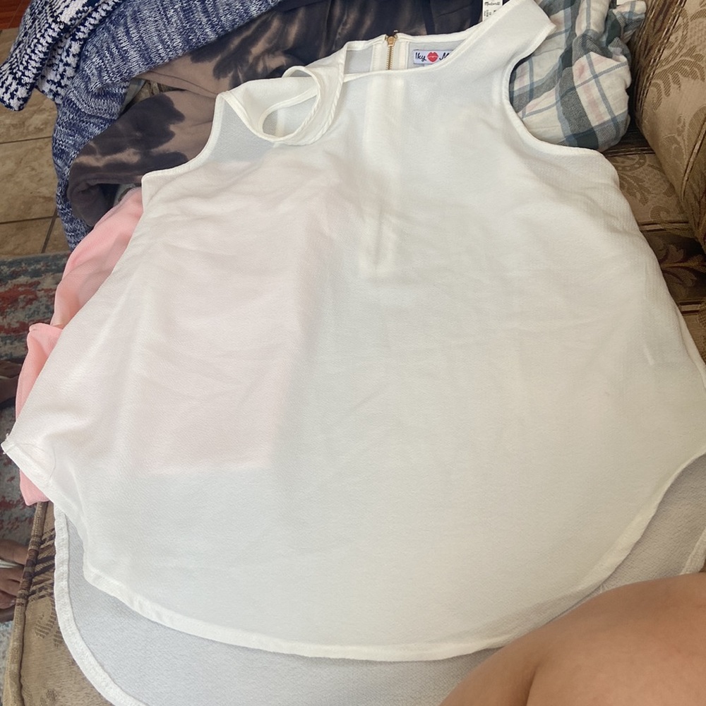 Two blouses - Picture 4 of 4